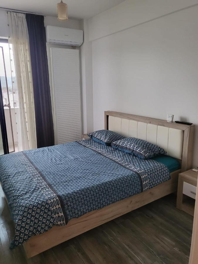 Apartament Dem Radulescu Lägenhet Râmnicu Vâlcea Exteriör bild